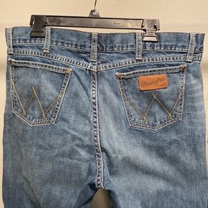 Men’s “Wrangler Retro” Relaxed Boot Jeans